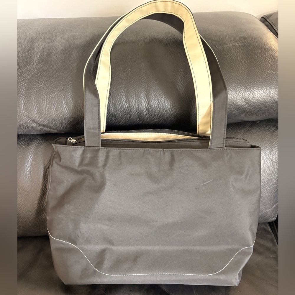 Medela Freestyle Pump or
Diaper Bag